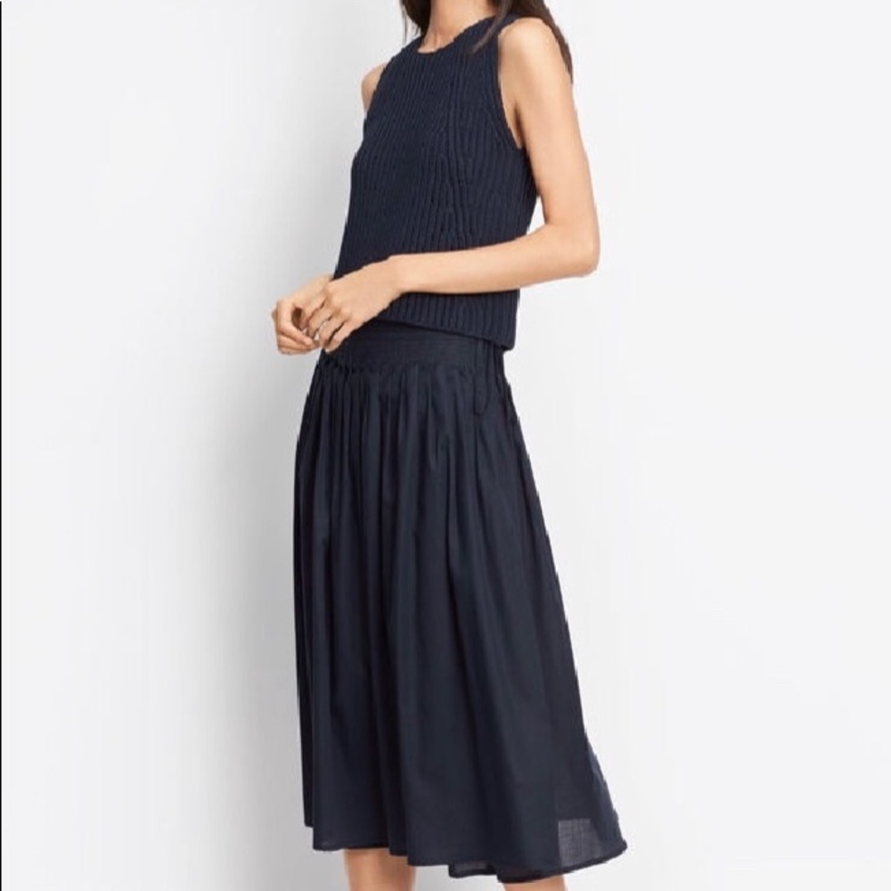 💰PRICE DROP💰Vince Navy mid length skirt